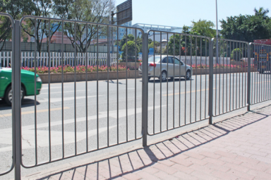 交通隔離護(hù)欄