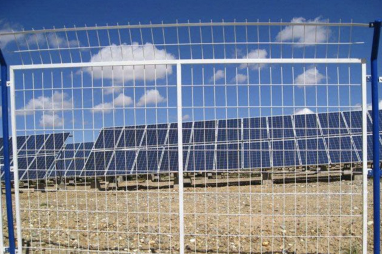 光伏發電護欄網規格